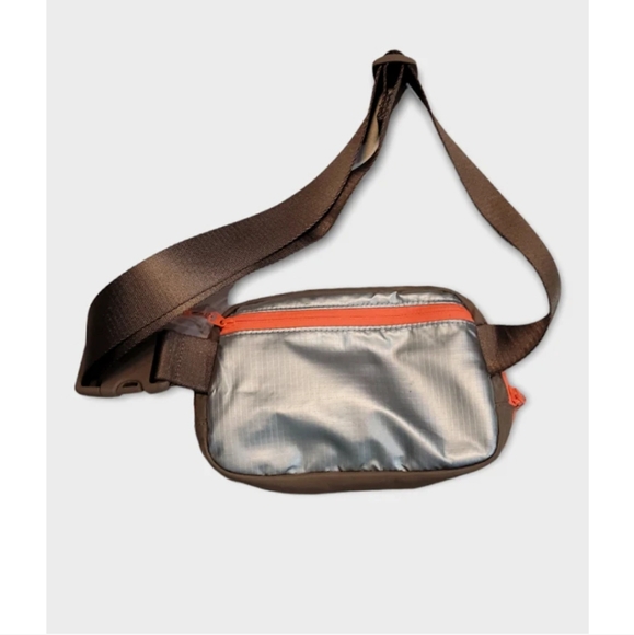 Lululemon Everywhere Belt Bag - Picture 2 of 3